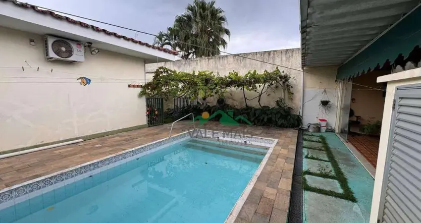 Casa com 3 dormitórios à venda, 262 m² por R$ 1.100.000,00 - Vila Paraíba - Guaratinguetá/SP