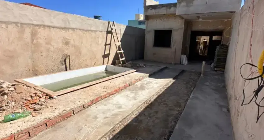 Excelente oportunidade de investimento ou moradia, a 150 metros da praia.