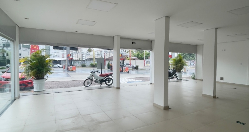 Sala comercial com 110 m2, pronta para o seu comércio !