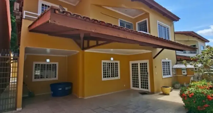 Vendo casa duplex no condomínio saint tropez rua belo horizonte