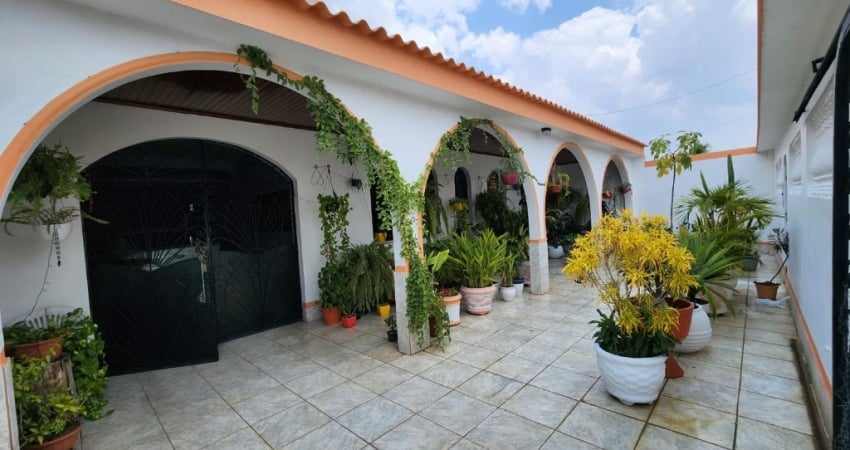 Vendo  Sobrado Amplo – Ideal para Moradia ou Investimento Comercial!