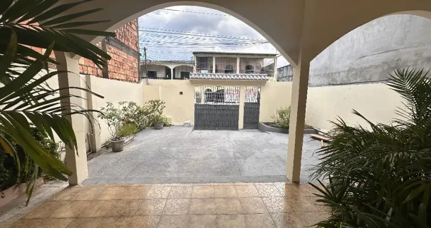 Casa com 3 quartos para alugar na Rua Canaçari, Lírio do Vale, Manaus