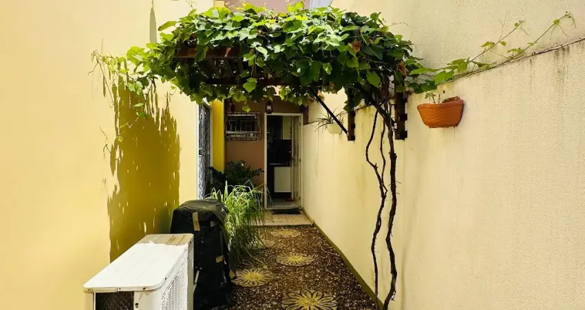 Oportunidade! Belíssima Casa à Venda com 3 Quartos e Espaço Gourmet