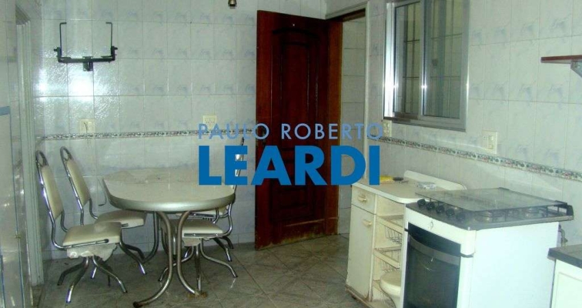Casa à venda na Rua Antônio Calixto Abrão, 47, Saúde, São Paulo