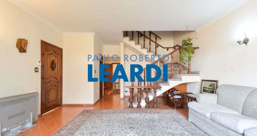 Casa à venda na Rua Padre Senepa, 159, Vila Monumento, São Paulo