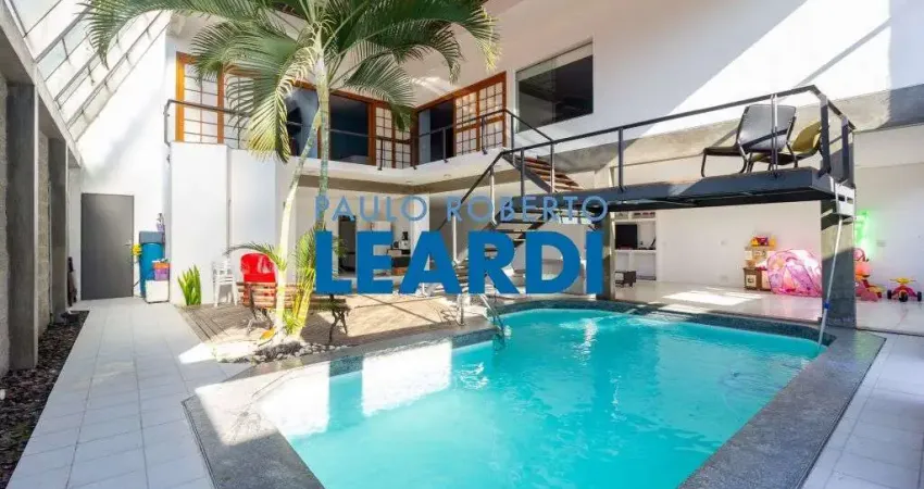Casa à venda na Rua Carlos Tiago Pereira, 112, Saúde, São Paulo
