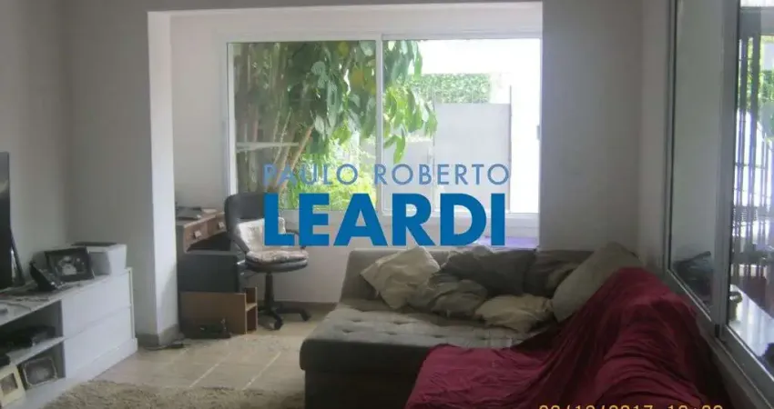 Casa à venda na Rua Antônio Bento, 64, Jardim Paulista, São Paulo