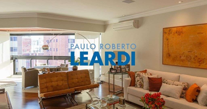 Apartamento à venda na Avenida Jacutinga, 225, Moema, São Paulo