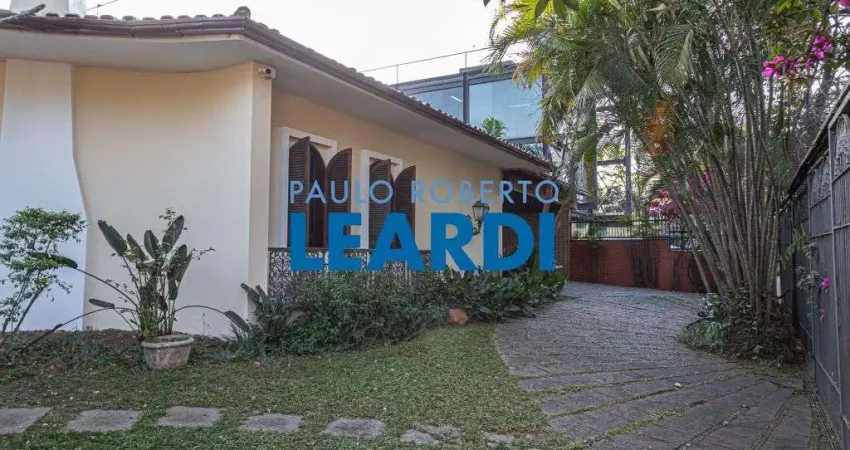 Casa para alugar na Avenida São Gualter, 1400, Alto de Pinheiros, São Paulo