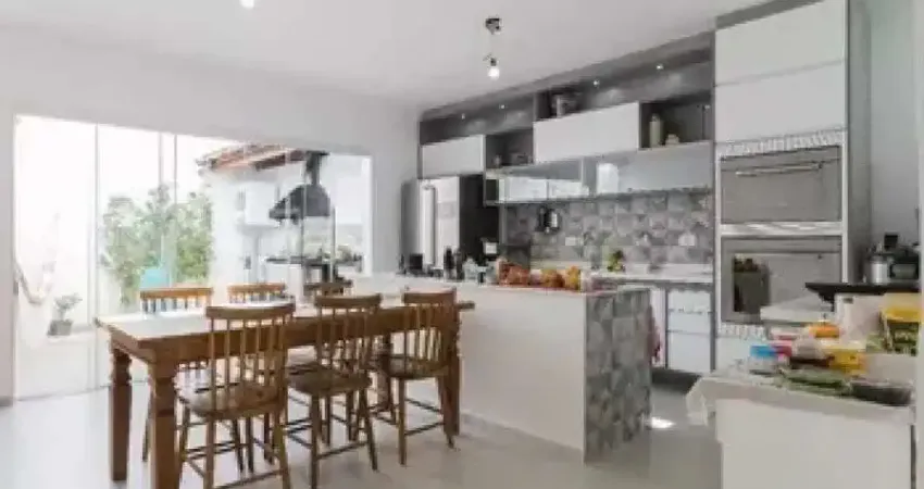 Casa com 3 quartos à venda na Rua Maria Celina, 69, Vila Firmiano Pinto, São Paulo