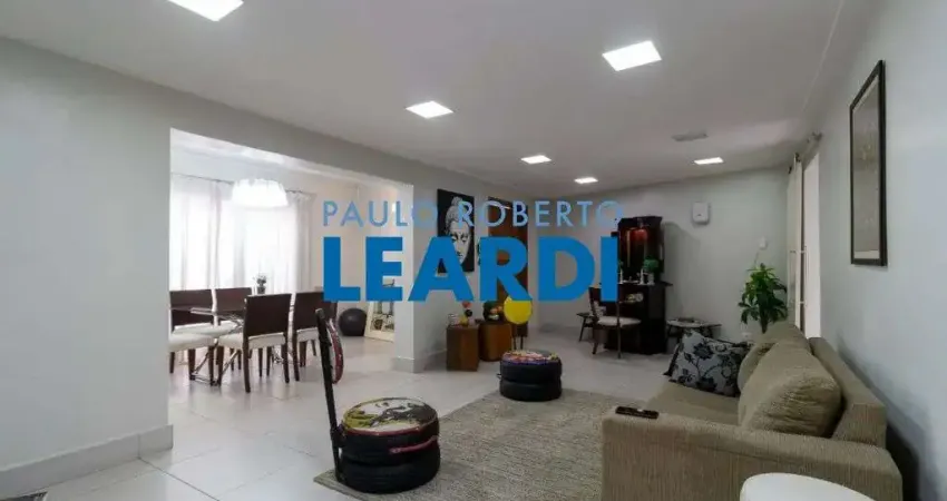 Casa à venda na Rua Eiras Garcia, 302, Cambuci, São Paulo