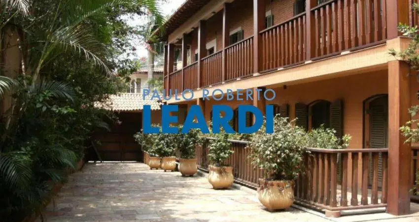 Casa à venda na Rua Monsenhor Alberto Pequeno, 200, Pacaembu, São Paulo