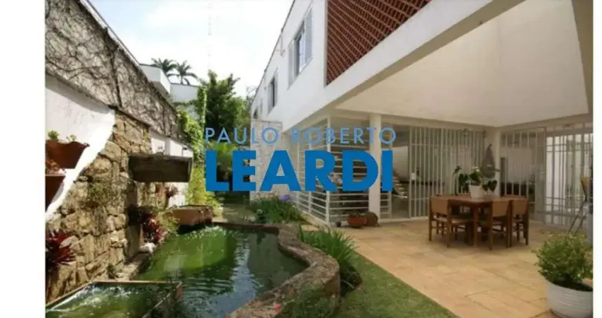 Casa à venda na Rua Heitor de Morais, 507, Perdizes, São Paulo