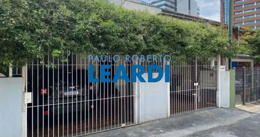 Casa à venda na Rua Antônio Vieira de Medeiros, 89, Pinheiros, São Paulo
