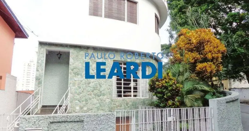 Casa à venda na Rua André Dreyfus, 366, Sumaré, São Paulo