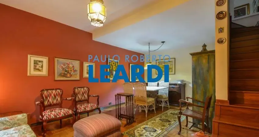Casa à venda na Rua Ribeiro de Barros, 74, Vila Romana, São Paulo