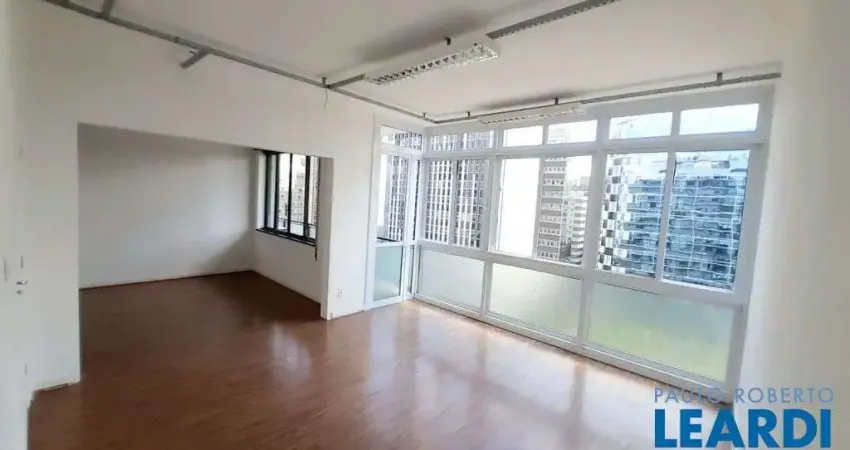 Apartamento à venda na Avenida Paulista, 2518, Jardim América, São Paulo