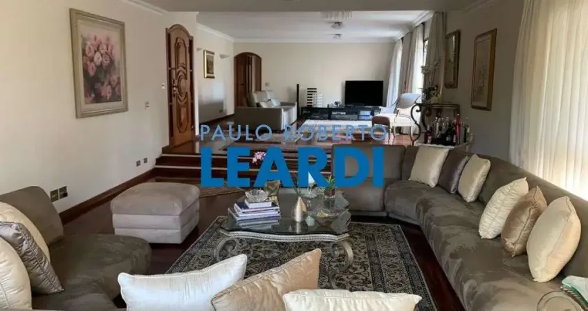Apartamento à venda na Avenida Chibarás, 688, Moema, São Paulo