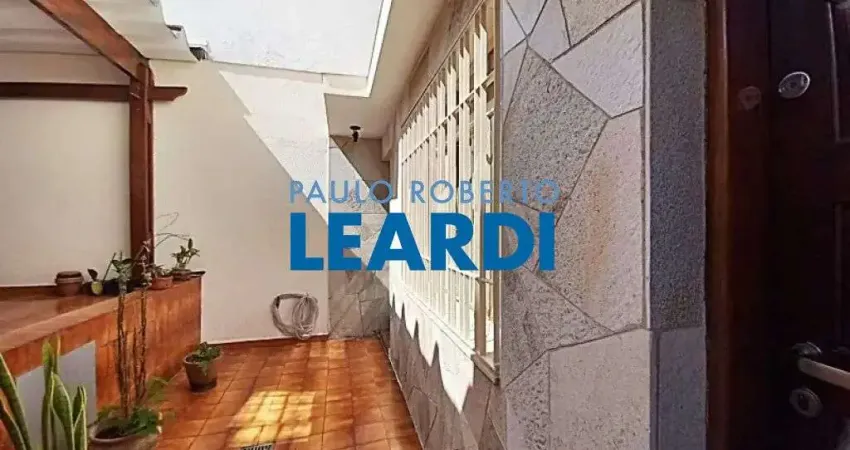 Casa à venda na Rua Cirino Faro, 70, Saúde, São Paulo