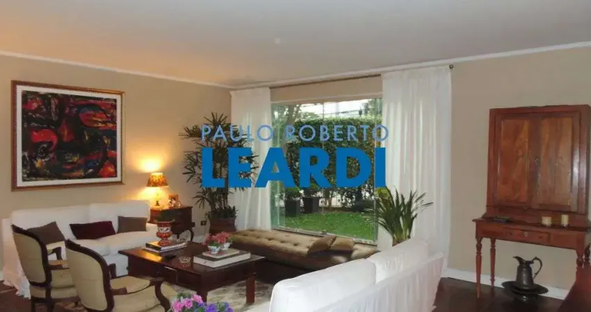Casa à venda na Rua Francisco Farel, 237, Vila Madalena, São Paulo