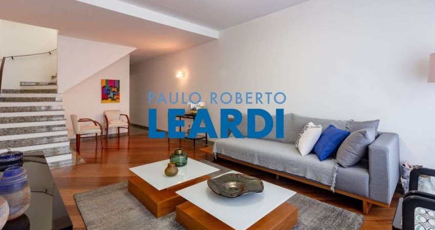Casa à venda na Rua Soledade, 64, Pompéia, São Paulo