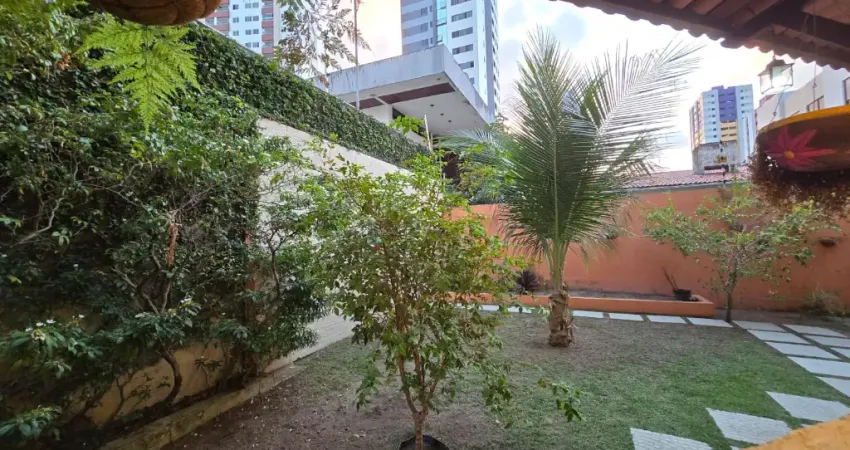 Excelente Casa Praia de Manaíra com 4 quartos, vagas de garagem