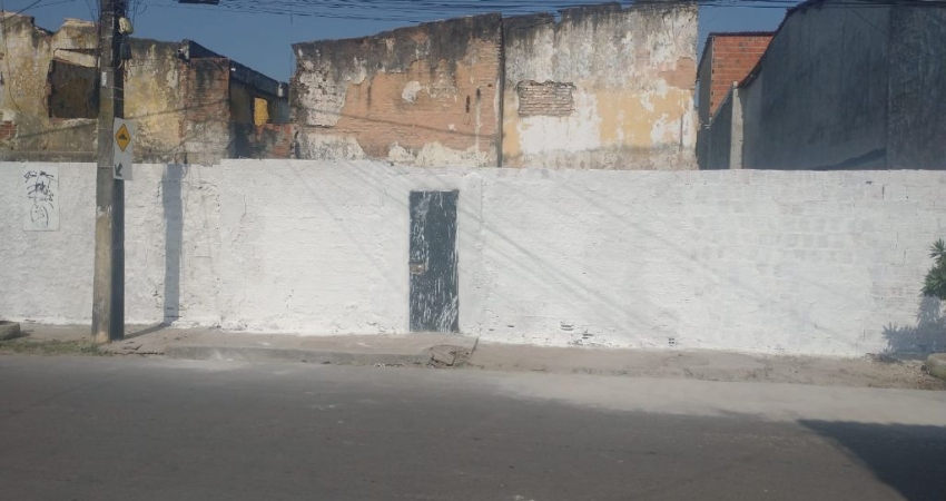 Terreno do Bairro Itaoca  com 842 metros próximo ao Shopping Parangaba!