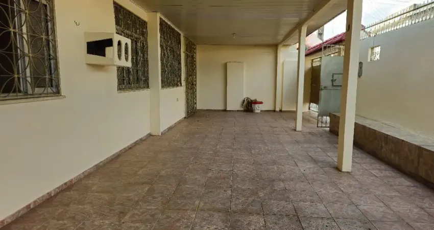 Casa com 4 quartos à venda na Rua Professora Dolores Melita, 86, Japiim, Manaus