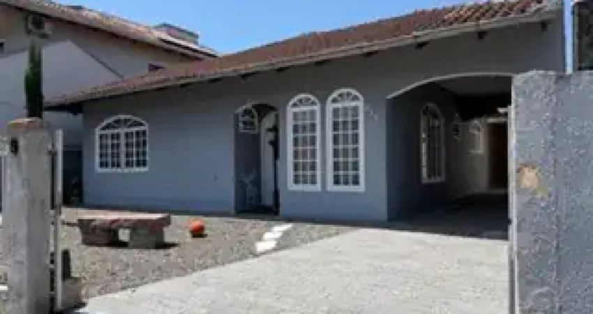 Casa com 3 quartos à venda na Rua México, 215, Floresta, Joinville