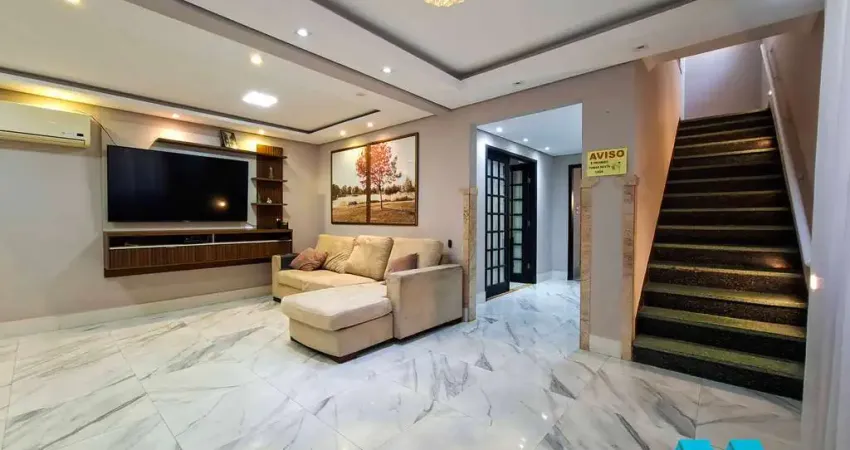 Sobrado com 4 quartos, 2 suítes, piscina, no Boqueirão em Santos