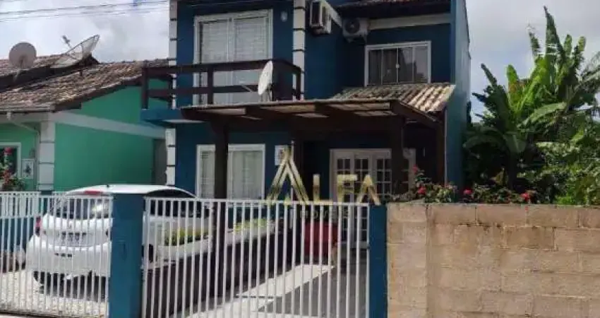 Sobrado com 3 dormitórios à venda, 79 m² por R$ 850.000,00 - Armação - Penha/SC