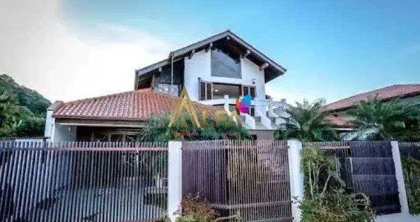 Oportunidade. Casa 4 Dorm. 2 Suítes, Mobiliada, Equipada e Decorada, 3 vagas, ,