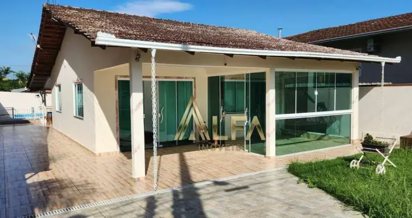 Casa com piscina em Penha