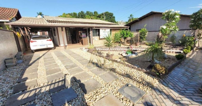 Casa com 5 dormitórios à venda, 200 m² por R$ 950.000 - Centro - Penha/SC