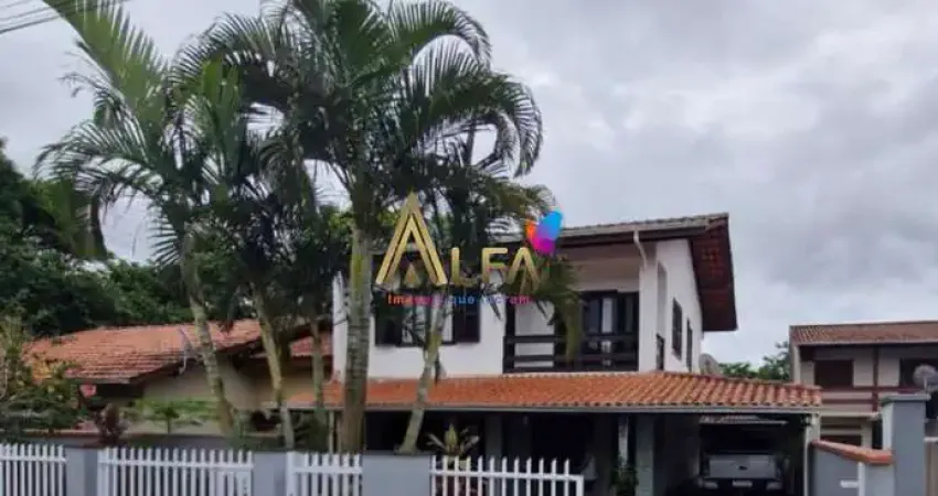 Casa com 4 dormitórios à venda, 200 m² por R$ 1.280.000 - Centro - Penha/SC