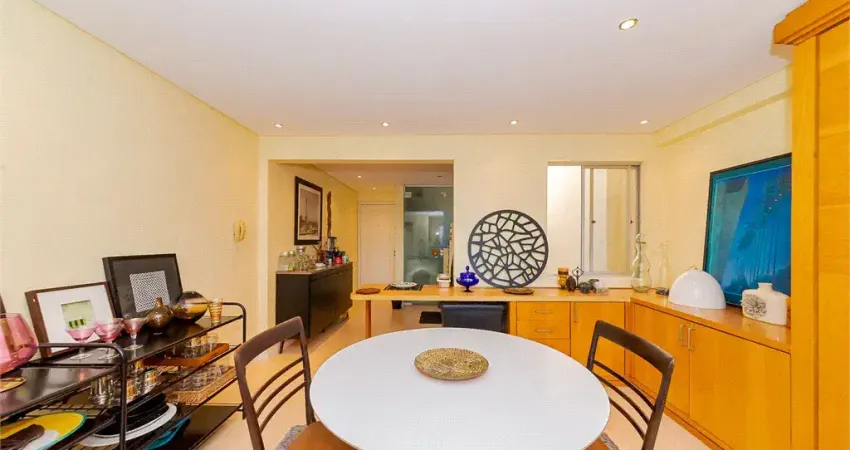 Studio Mobiliado à Venda no Centro de Curitiba – 37m²