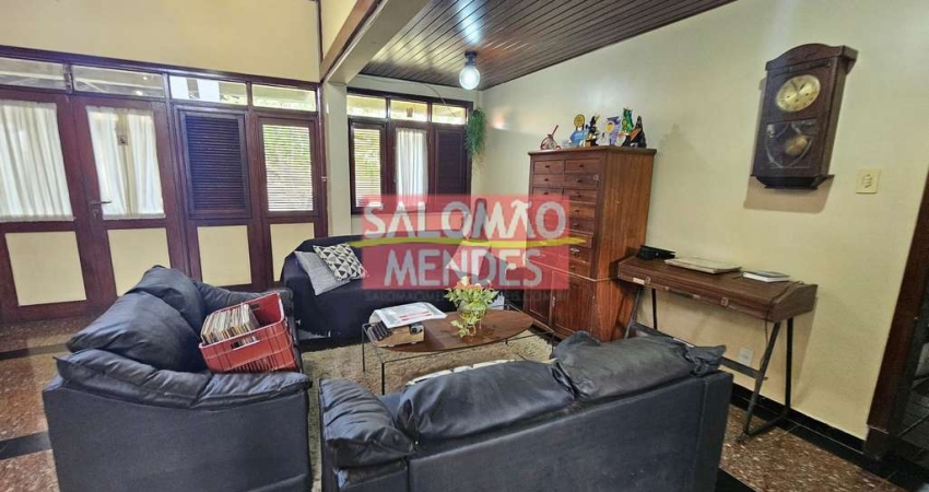 Casa em Condomínio Fechado tipo Chalé.. 02 pisos, 04 vagas, Condomínio Completo.