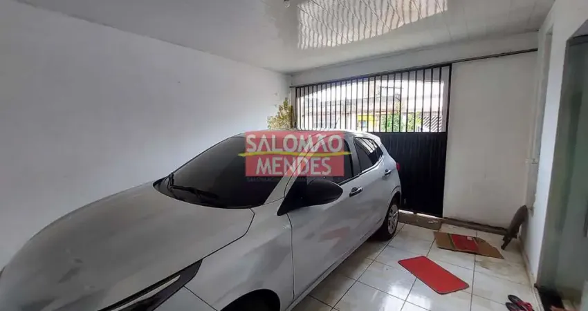 Casa junto a praça tancredo neves com garagem, 03 quartos. oportunidade.