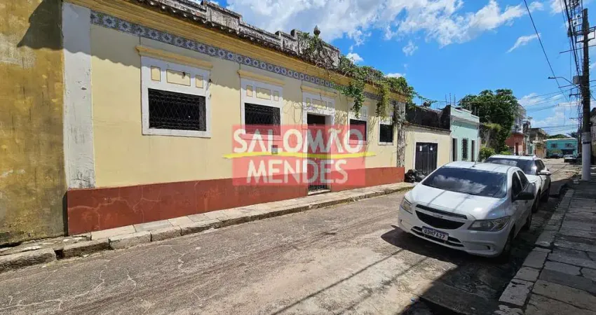Sobrado histórico na cidade velha, hostels, restaurantes,