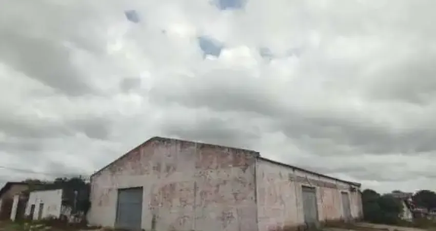 Imóvel Comercial à Venda – Terreno com Galpão – 723m²
