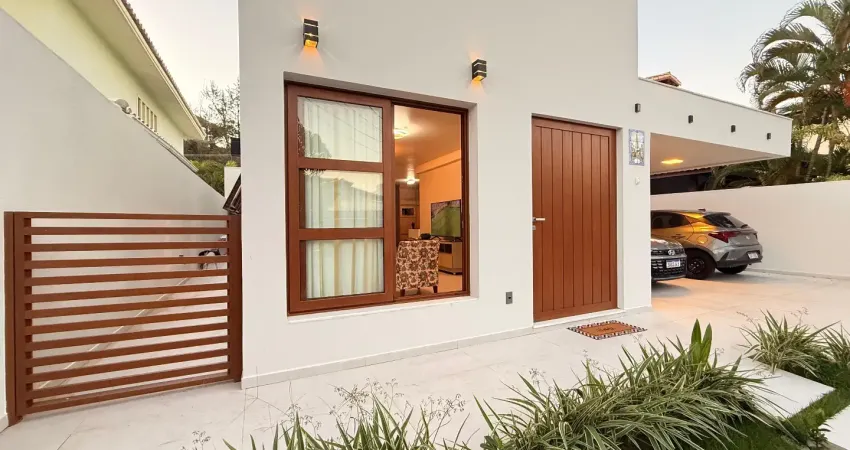 Casa Térrea 3/4 sendo 2 suítes com dependência completa espaço gourmet