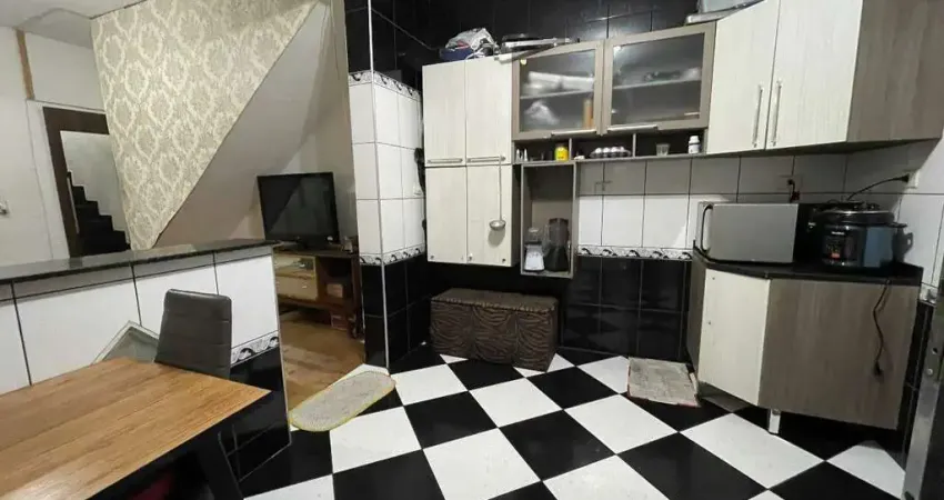 Sobrado para venda no bairro Rádio Clube, contendo 3 dormitórios, sendo 1 suíte, e cozinha americana