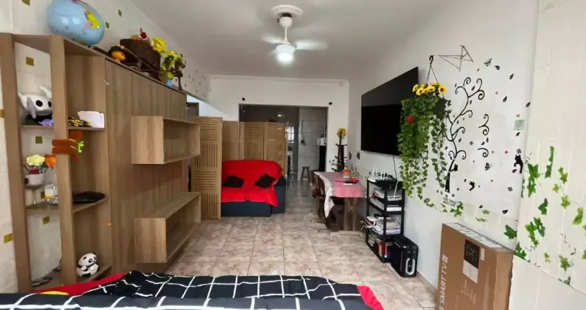 Apartamento à venda no centro de são vicente – 1 suíte, instalação elétrica nova e valor promocional em novembro