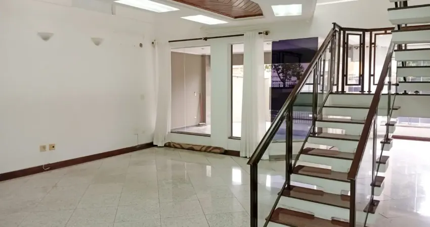 Sofisticação e espaço: 4 suítes com 4 vagas na rua enguaguaçu, ponta da praia!