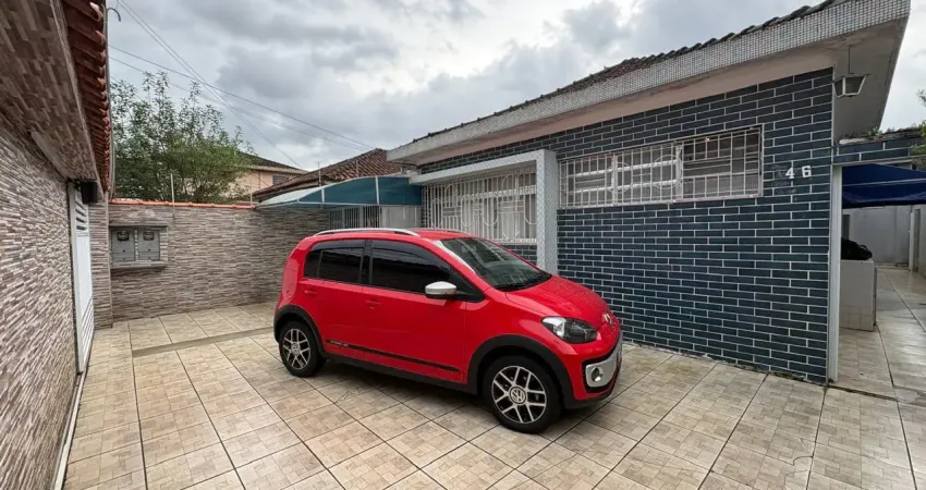 Casa com Edícula e 4 Vagas no Santa Maria – Amplo Espaço e Oportunidade!