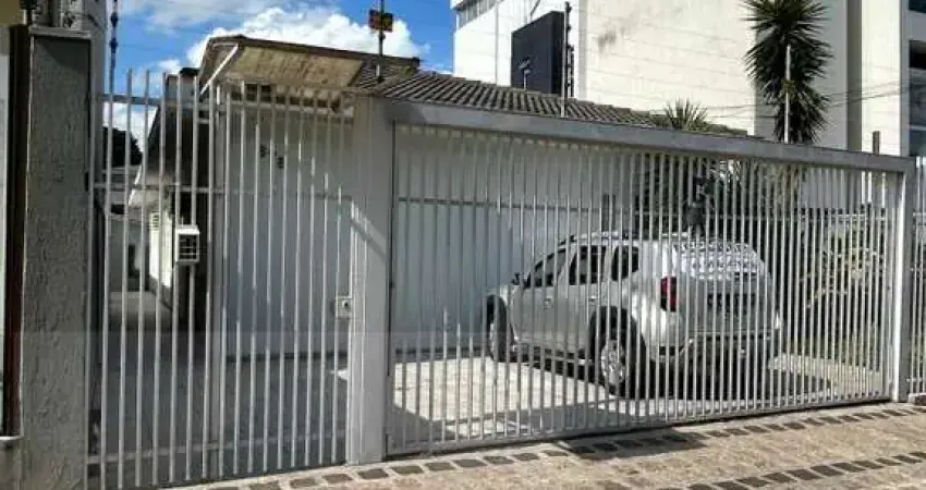 Casa para Locação em Curitiba, Centro Cívico, 3 banheiros, 3 vagas
