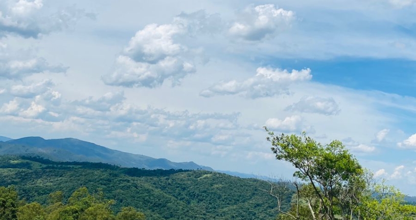 Terrenos com Vista Incrível em São Roque – 1000m² por um Ótimo Valor