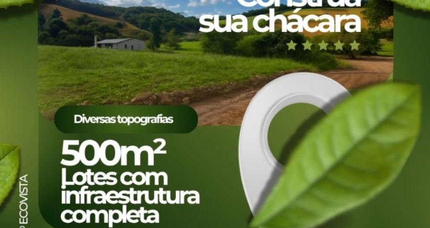 Vista deslumbrante para o nascer do sol entre as montanhas