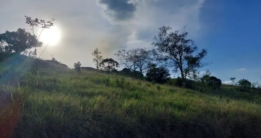 Seu Refúgio em São Roque: Terrenos a Partir de R$ 90 Mil!