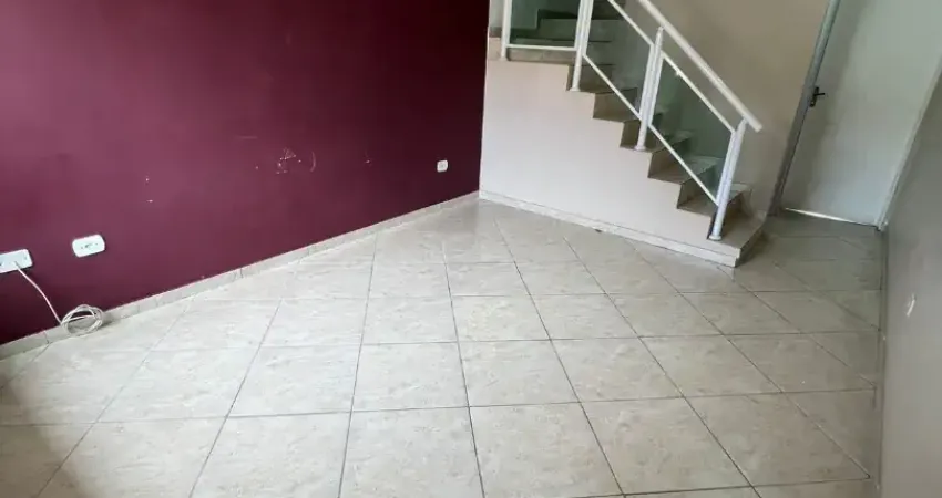 Casa para alugar com 2 dormitórios e com 3 vagas de garagem na Vila Simone